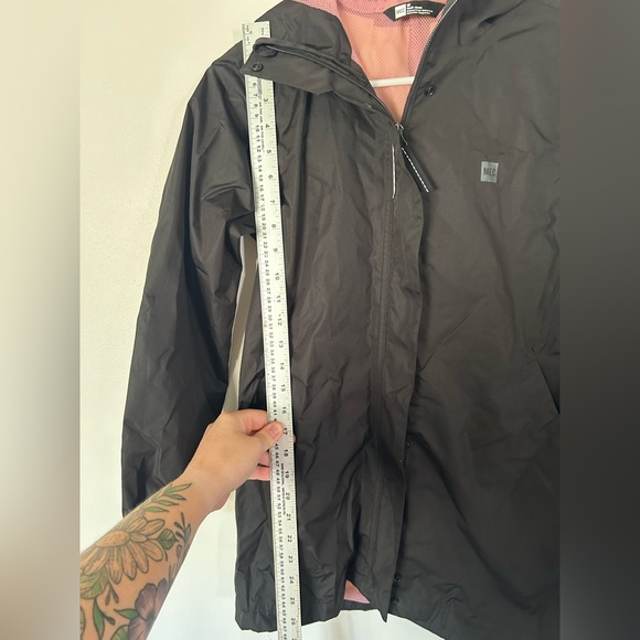 NWOT MEC Youth Black Rain Jacket with Pink Mesh Lining Size 12 - Picture 6 of 8